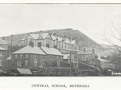 11. Ysgol Ganol