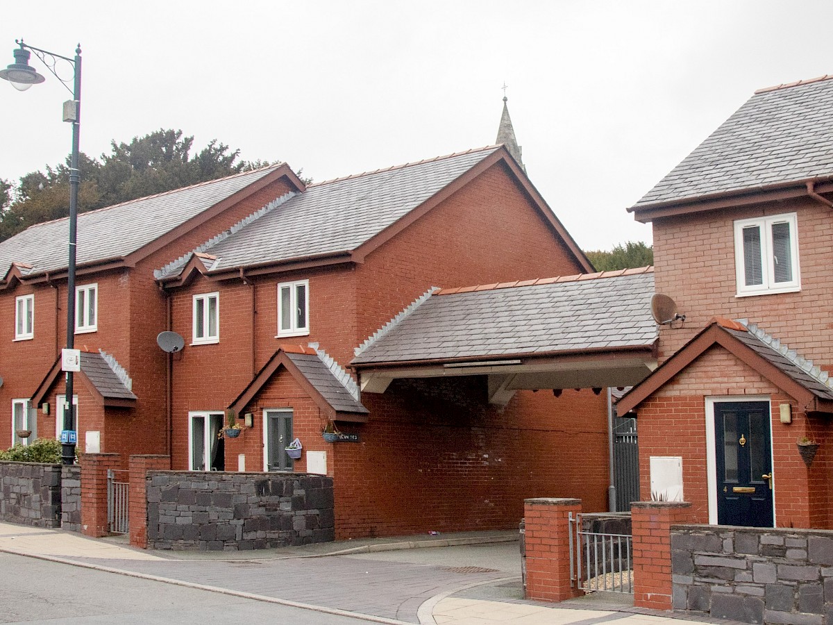12. Tŷ r Eglwys