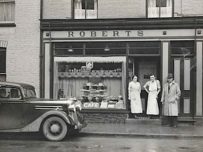 27. Siop Roberts