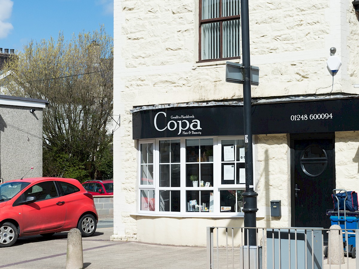 32. Y Siop Gymraeg