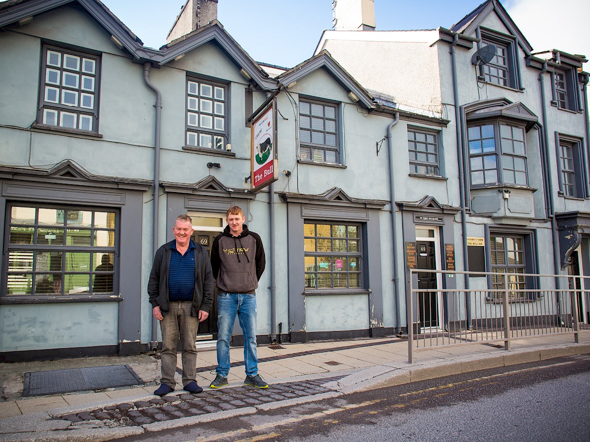 Oriel o fusnesau Stryd Fawr Bethesda 2021.