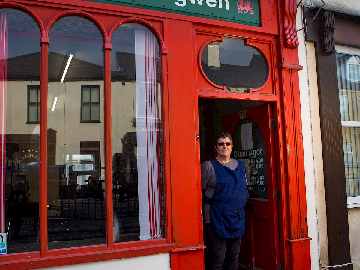 Oriel o fusnesau Stryd Fawr Bethesda 2021.
