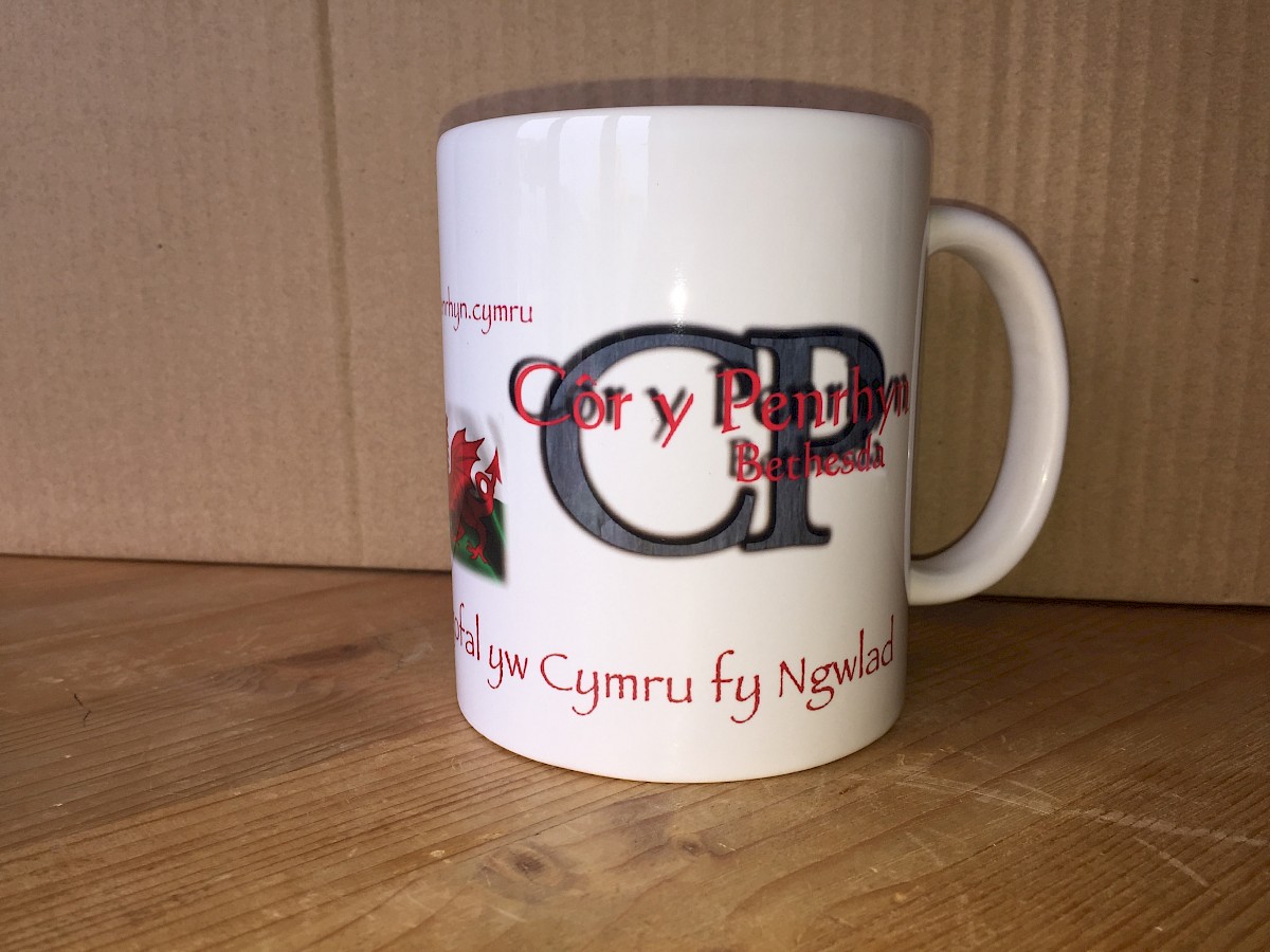 Mwg gyda ysgrifen: Gwinllan a roddwyd
